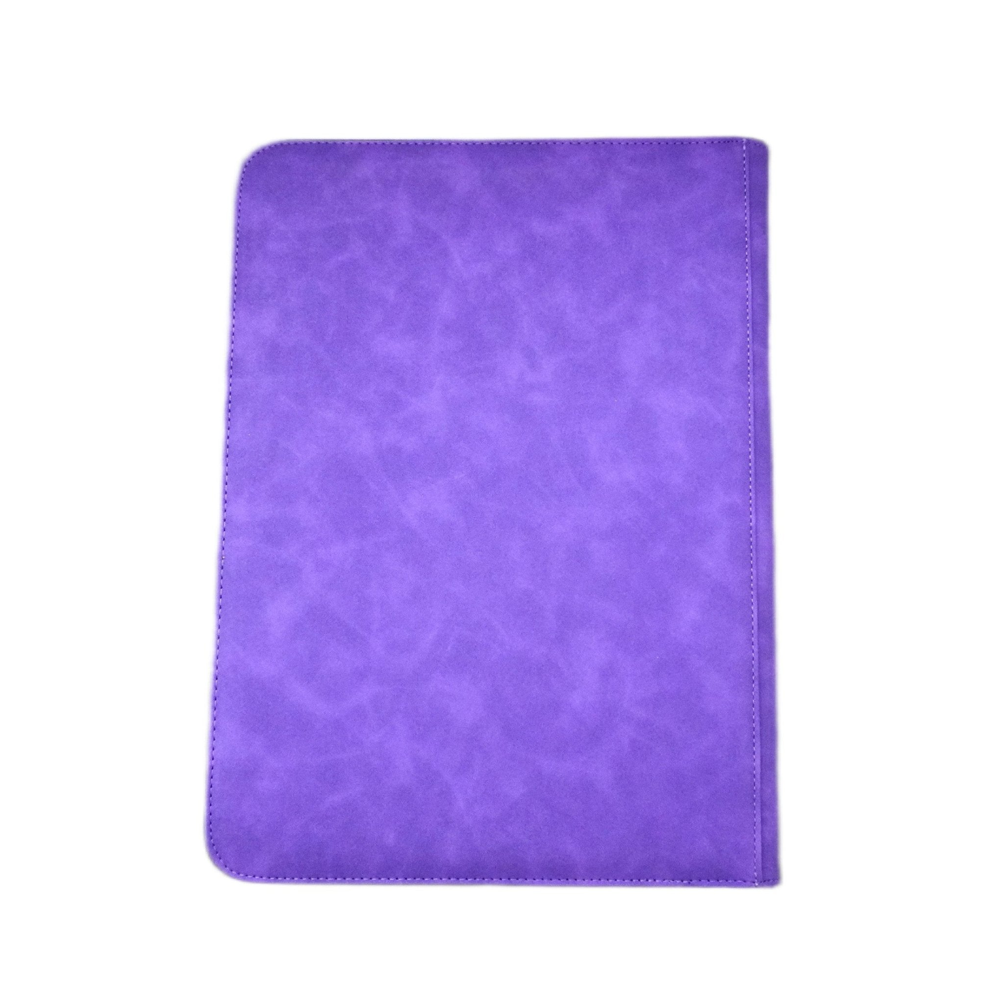 Kobra Collect 9-Pocket Premium Collectors Album Rückseite – robustes lila Sammelkartenalbum mit Reißverschluss, schützt wertvolle TCG Karten wie Pokémon, Topps, Panini, NBA, MLB oder Yu-Gi-Oh!, kaufen bei Habibicards