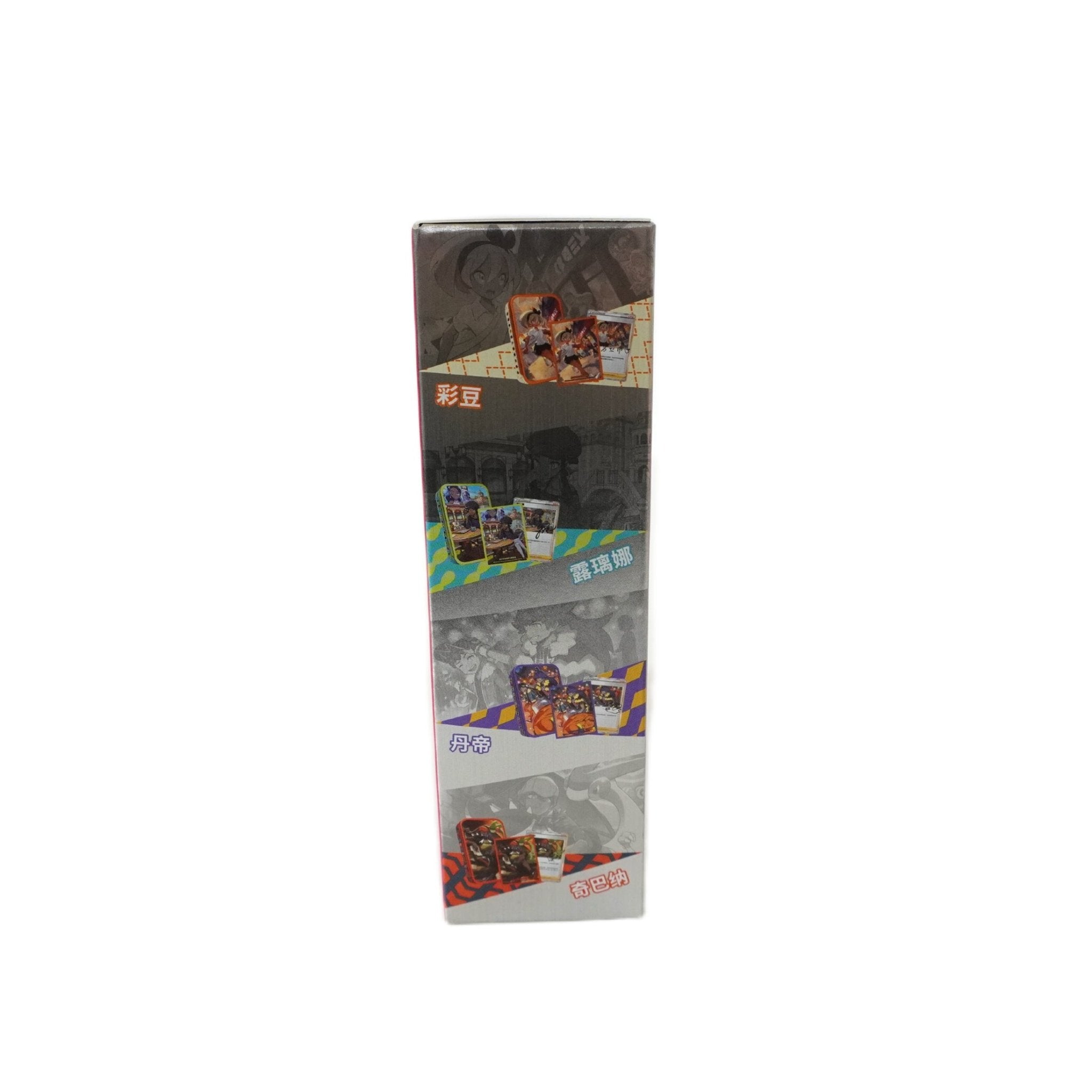 Linke Seitenansicht Pokémon TCG S-Chinese Trainer Collection Box CSIC Y01 – Sammelbox für chinesische Pokémon Karten bei Habibicards