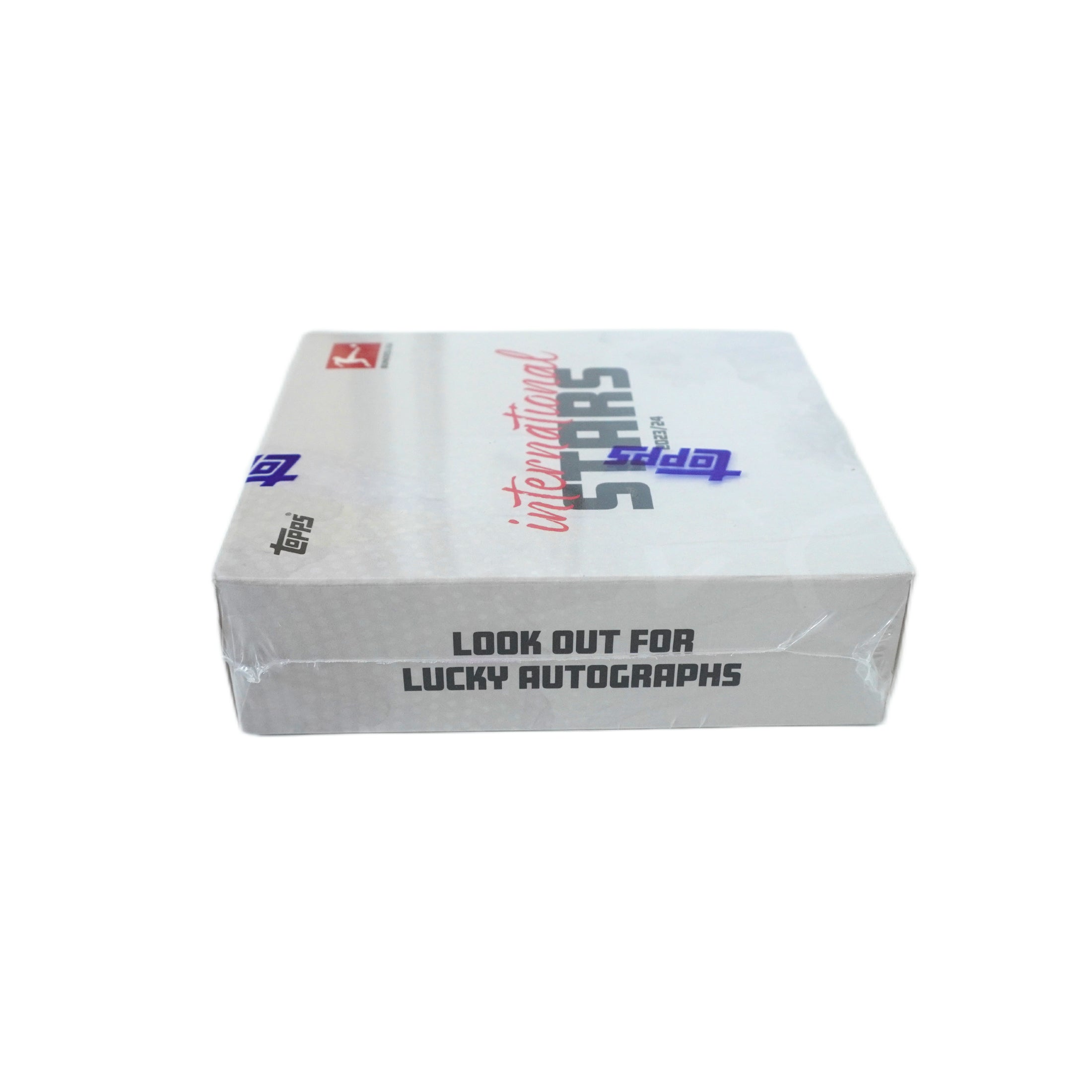 Seitenansicht Topps Bundesliga International Stars 2023/24 – edle Sammelbox mit internationalen Bundesliga-Spielern, exklusives Trading Card Produkt für Sammler und Investoren