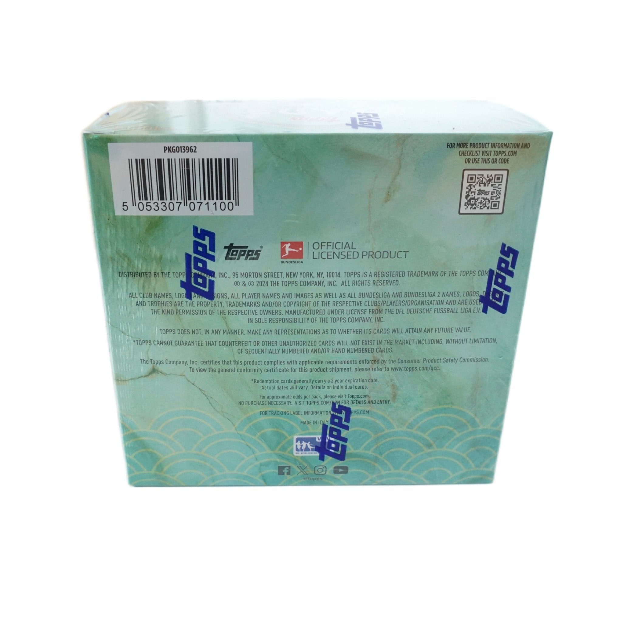 Seitenansicht Topps Bundesliga Jade 2023/24 – edle Sammelbox mit Bundesliga Fußballkarten, exklusives Trading Card Produkt mit 64 Karten im besonderen Jade Design für Sammler und Investoren