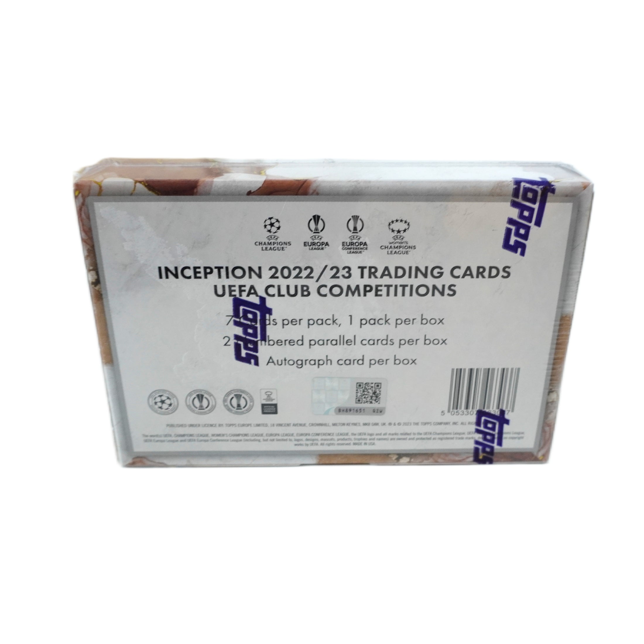 Seitenansicht Topps Inception UEFA Club Competitions 2023 – edle Verpackung mit exklusiven Fußballkarten, offizielles Topps Produkt für Sammler und Investoren der UEFA Club Competitions