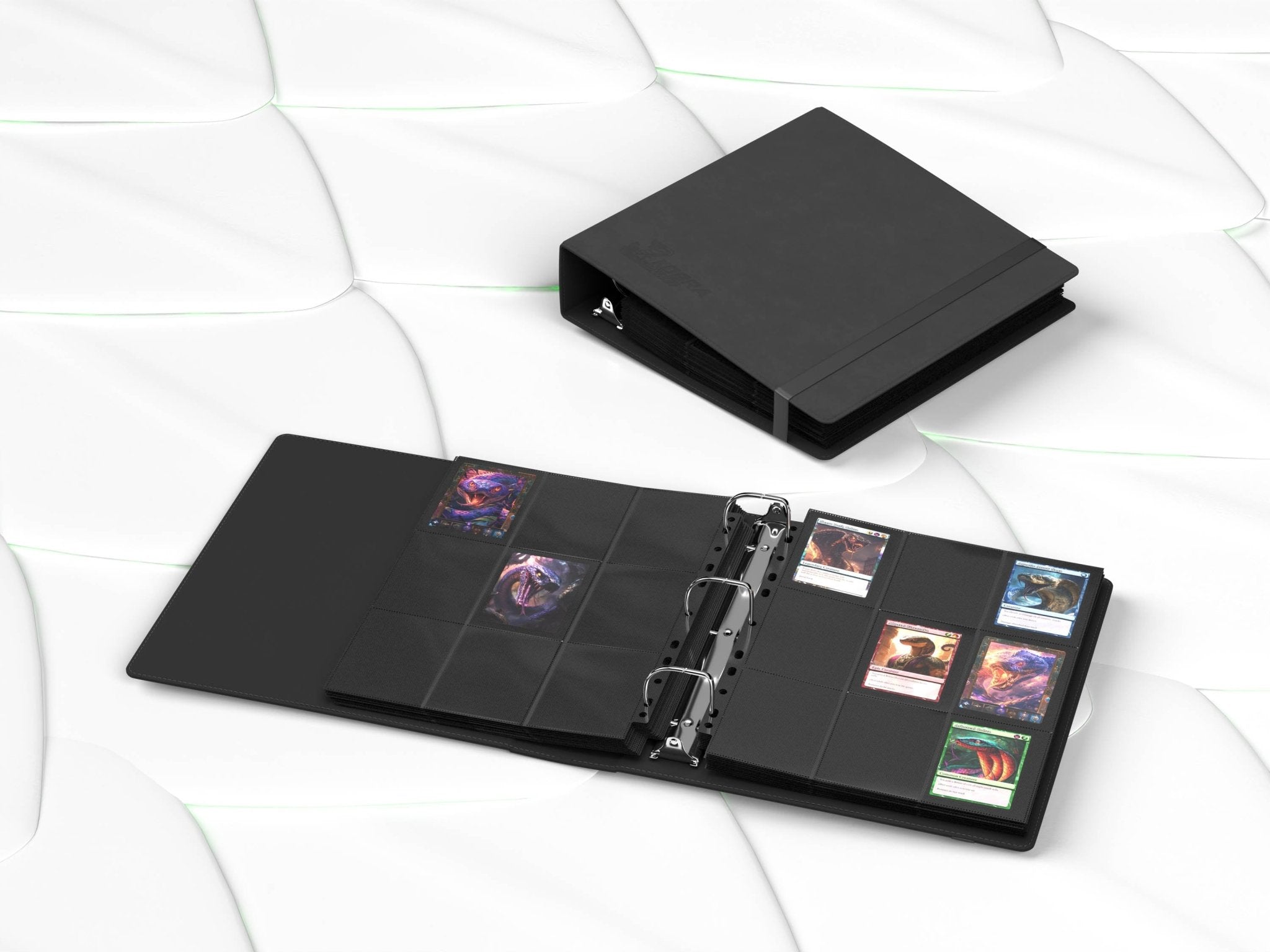 Kobra Collect 3 Ring Binder Black Vorderseite – hochwertiger 3-Ring-Ordner für Sammelkarten, Trading Card Binder in Schwarz, geeignet für Pokémon, Yu-Gi-Oh!, One Piece und Sportkarten, kaufen bei Habibicards