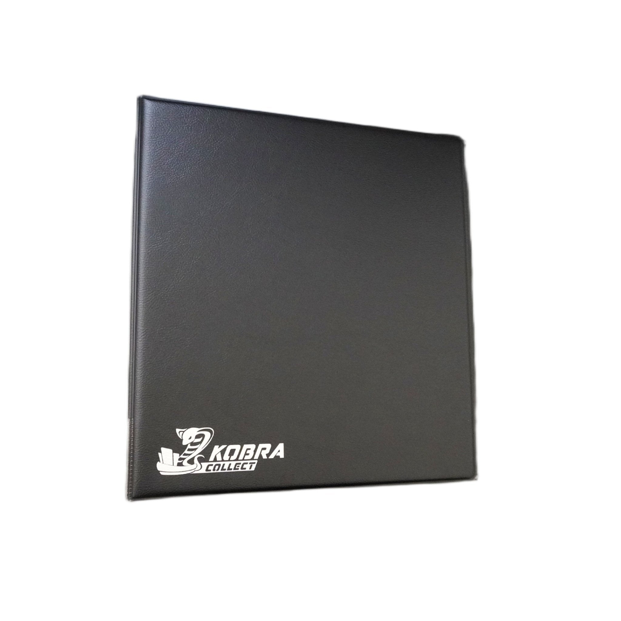 Kobra Collect 3-Ring Binder Black Seitenansicht – stabiler Kartenordner & Sammelordner für sichere Kartenaufbewahrung, Kartenschutz und Organisation deiner Trading Cards, Pokémon Karten, Yu-Gi-Oh! Karten & One Piece Sammlung