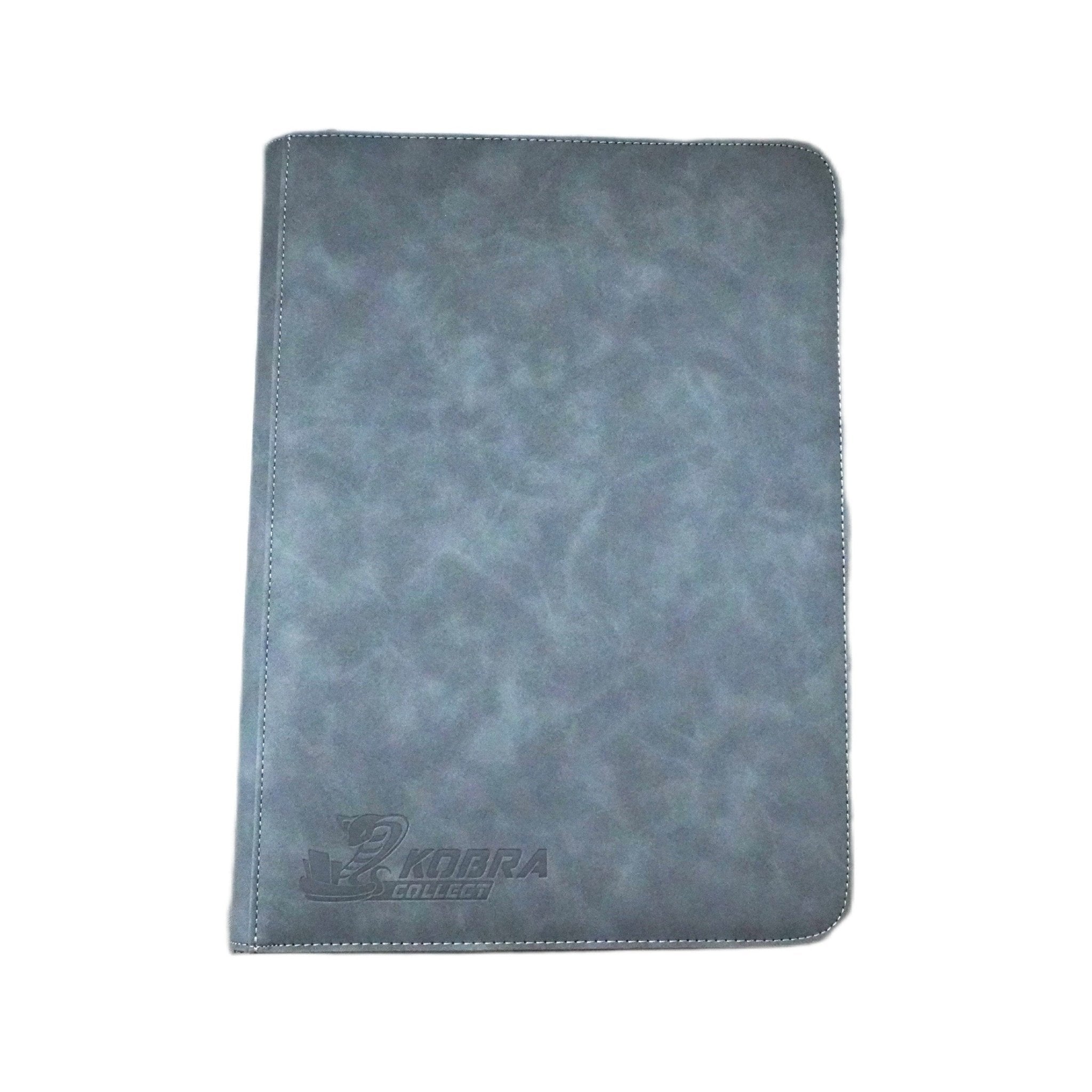 Kobra Collect 9-Pocket Premium Collectors Album Seitenansicht – hochwertiges schwarzes Kartenalbum mit Reißverschluss, 9-Pocket Layout für Sammelkarten aller Art, Premium Qualität für Sammler, kaufen bei Habibicards