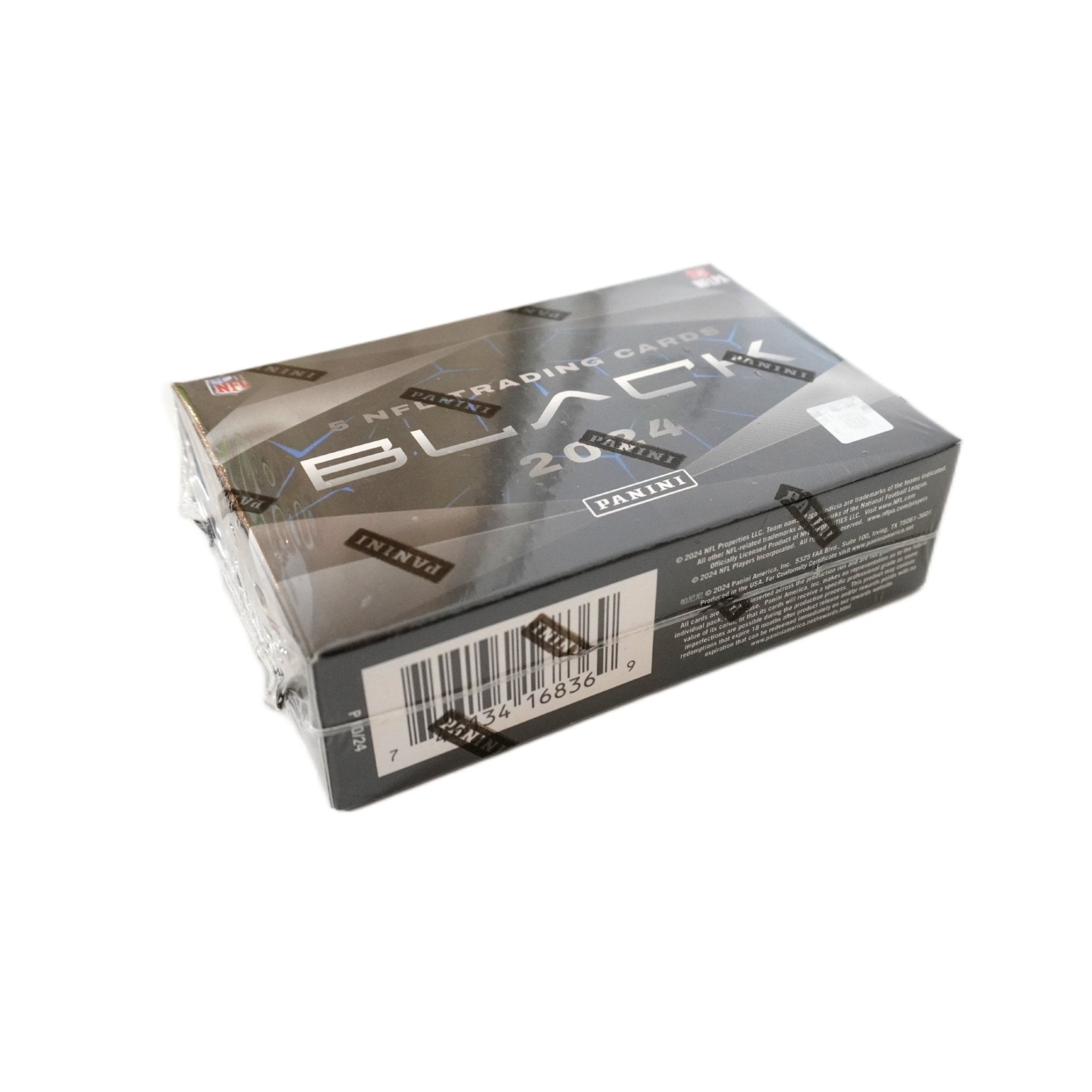 Panini Black Football 2024 NFL Hobby Box Schrägansicht – exklusive Panini NFL Trading Cards Box im 3D-Winkel, offizielles Black Football TCG Hobby Display 2024 für Sammler online kaufen