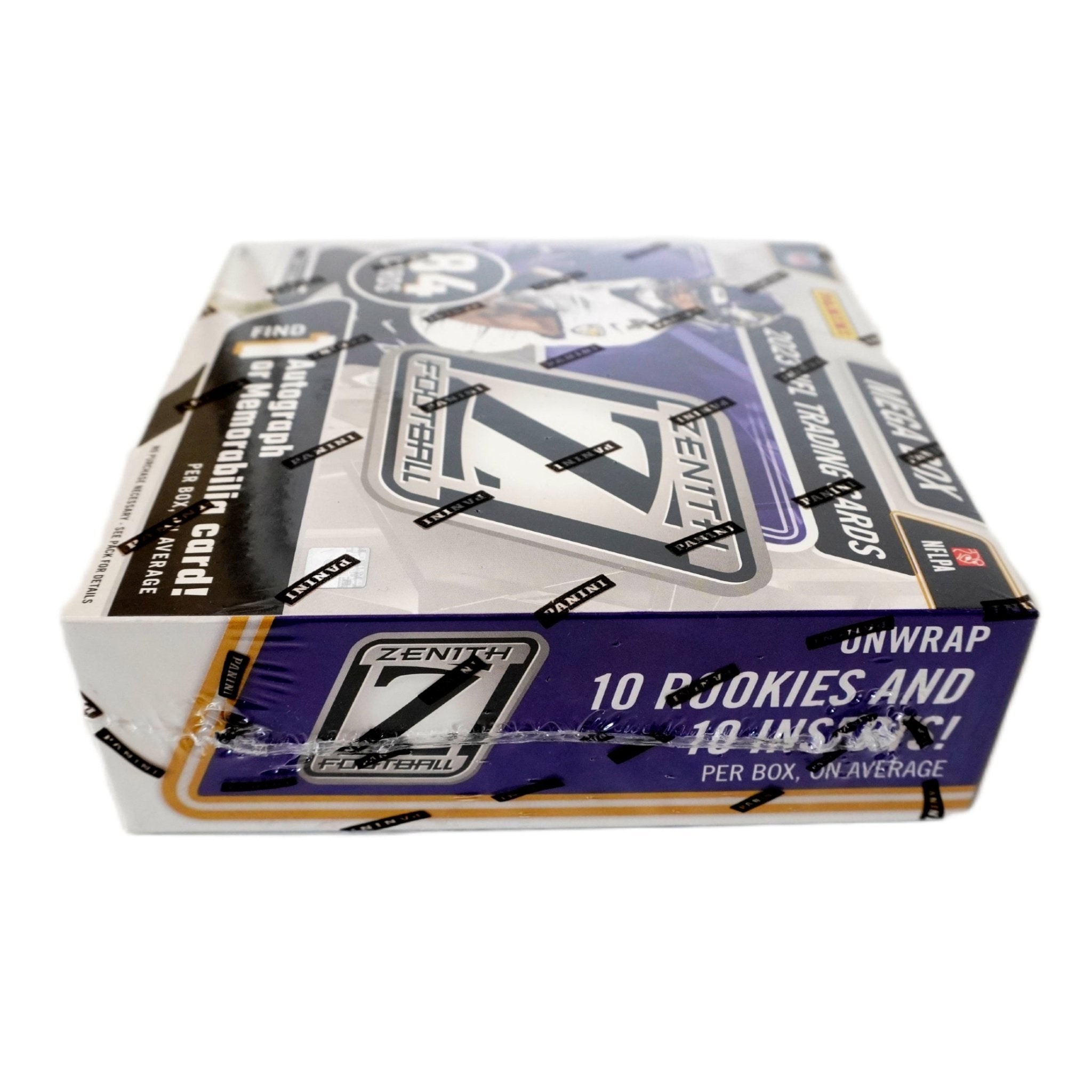 2023 Panini Zenith Football Mega Box Schrägansicht – exklusive NFL Trading Cards Box im 3D-Winkel, offizielles Panini Zenith Football TCG Display 2023 für Sammler online kaufen