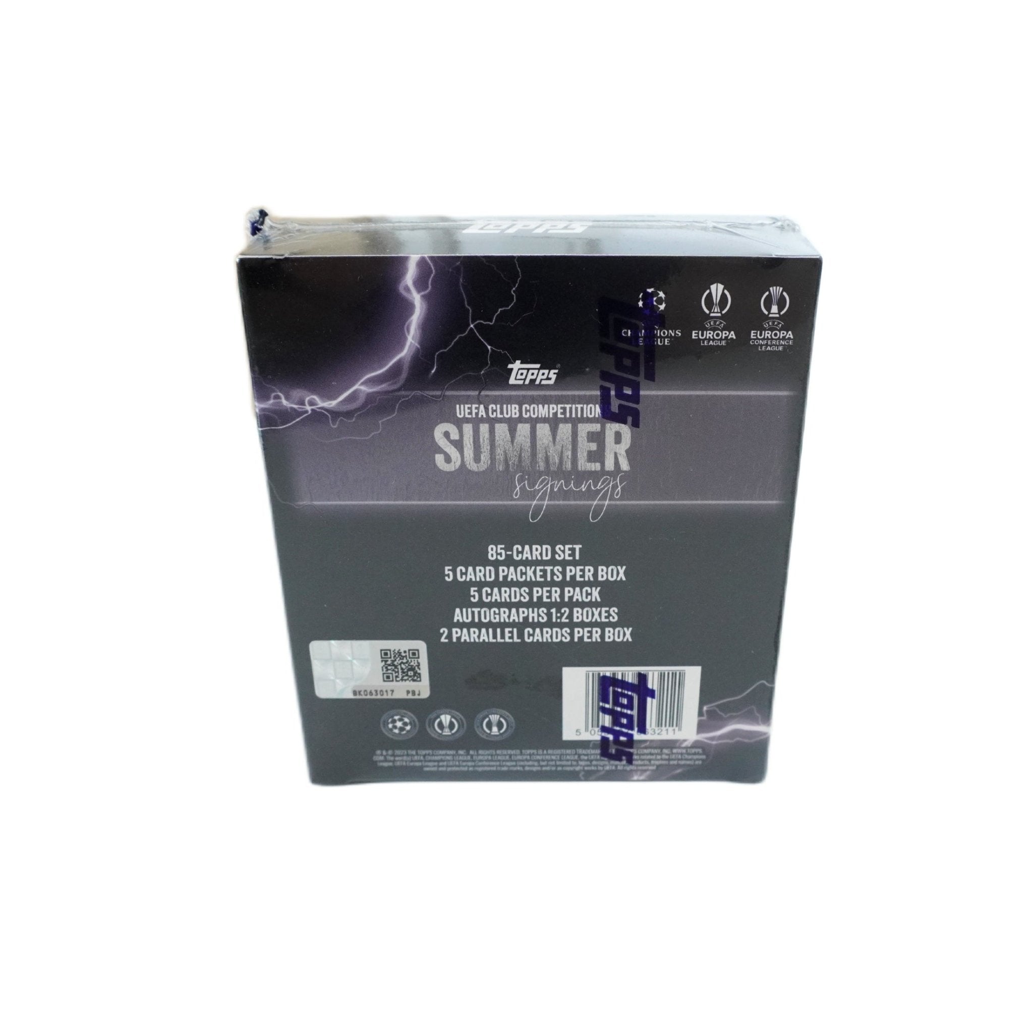 Topps UEFA Club Competitions Impact 2023 Rückseite – detailreiche Informationen zur Fußballkarten-Box mit garantierten Parallels, offizielles Topps Produkt für Sammler und TCG Fans